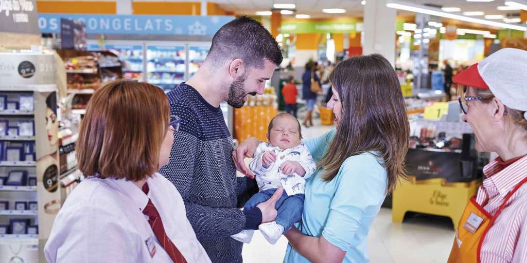 Consum amplía a 10 semanas el permiso de paternidad retribuido